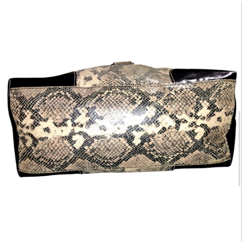 EUC Dooney & Bourke Snakeskin Embossed Leather Shoulder Bag - Picture 3 of 5